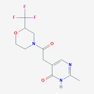 molecular formula C12H14F3N3O3 B5501213 2-甲基-5-{2-氧代-2-[2-(三氟甲基)吗啉-4-基]乙基}嘧啶-4(3H)-酮 