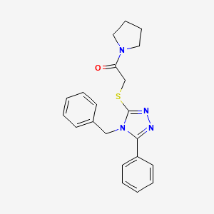 molecular formula C21H22N4OS B5503095 4-benzyl-3-{[2-oxo-2-(1-pyrrolidinyl)ethyl]thio}-5-phenyl-4H-1,2,4-triazole 