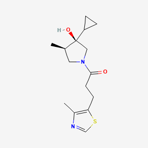 molecular formula C15H22N2O2S B5503250 (3R*,4R*)-3-cyclopropyl-4-methyl-1-[3-(4-methyl-1,3-thiazol-5-yl)propanoyl]pyrrolidin-3-ol 