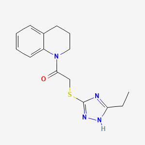 molecular formula C15H18N4OS B5503930 1-{[(5-乙基-4H-1,2,4-三唑-3-基)硫代]乙酰基}-1,2,3,4-四氢喹啉 