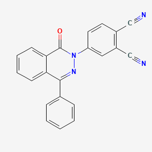 molecular formula C22H12N4O B5504113 4-(1-氧代-4-苯基-2(1H)-酞嗪基)邻苯二甲腈 