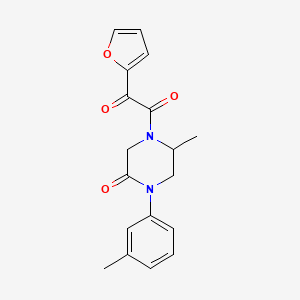 molecular formula C18H18N2O4 B5507282 4-[2-furyl(oxo)acetyl]-5-methyl-1-(3-methylphenyl)-2-piperazinone 