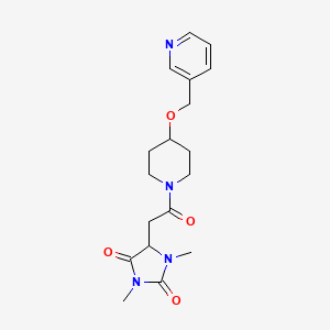 molecular formula C18H24N4O4 B5507617 1,3-二甲基-5-{2-氧代-2-[4-(3-吡啶基甲氧基)-1-哌啶基]乙基}-2,4-咪唑烷二酮 