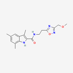 molecular formula C18H22N4O3 B5508114 N-{2-[3-(methoxymethyl)-1,2,4-oxadiazol-5-yl]ethyl}-3,5,7-trimethyl-1H-indole-2-carboxamide 