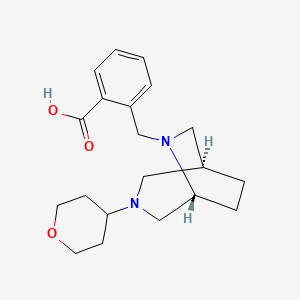 molecular formula C20H28N2O3 B5508700 2-{[(1S*,5R*)-3-(四氢-2H-吡喃-4-基)-3,6-二氮杂双环[3.2.2]壬-6-基]甲基}苯甲酸 