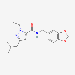 molecular formula C18H23N3O3 B5510989 N-(1,3-苯并二氧杂环-5-基甲基)-1-乙基-3-异丁基-1H-吡唑-5-甲酰胺 