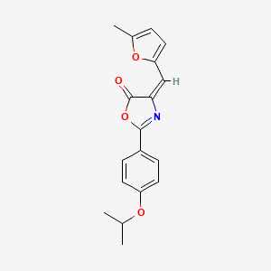 molecular formula C18H17NO4 B5511258 2-(4-isopropoxyphenyl)-4-[(5-methyl-2-furyl)methylene]-1,3-oxazol-5(4H)-one 