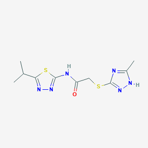 molecular formula C10H14N6OS2 B5511371 N-(5-isopropyl-1,3,4-thiadiazol-2-yl)-2-[(3-methyl-1H-1,2,4-triazol-5-yl)thio]acetamide 