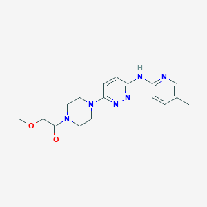 molecular formula C17H22N6O2 B5512103 6-[4-(甲氧基乙酰)-1-哌嗪基]-N-(5-甲基-2-吡啶基)-3-嘧啶嗪胺 
