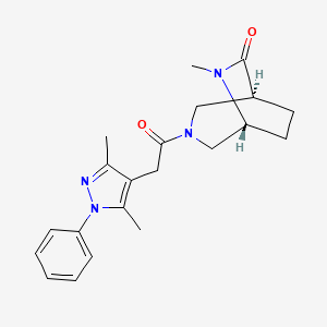 molecular formula C21H26N4O2 B5513406 (1S*,5R*)-3-[(3,5-dimethyl-1-phenyl-1H-pyrazol-4-yl)acetyl]-6-methyl-3,6-diazabicyclo[3.2.2]nonan-7-one 
