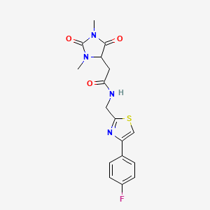molecular formula C17H17FN4O3S B5513565 2-(1,3-二甲基-2,5-二氧代-4-咪唑烷基)-N-{[4-(4-氟苯基)-1,3-噻唑-2-基]甲基}乙酰胺 