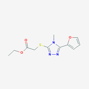 molecular formula C11H13N3O3S B5514399 乙酸[5-(2-呋喃基)-4-甲基-4H-1,2,4-三唑-3-基]硫代酯 