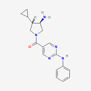 molecular formula C18H21N5O B5514771 5-{[(3R*,4S*)-3-amino-4-cyclopropylpyrrolidin-1-yl]carbonyl}-N-phenylpyrimidin-2-amine 