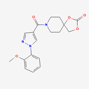 molecular formula C18H19N3O5 B5515468 8-{[1-(2-甲氧基苯基)-1H-吡唑-4-基]羰基}-1,3-二氧杂-8-氮杂螺[4.5]癸环-2-酮 