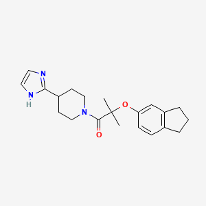 molecular formula C21H27N3O2 B5515590 1-[2-(2,3-二氢-1H-茚-5-氧基)-2-甲基丙酰基]-4-(1H-咪唑-2-基)哌啶 