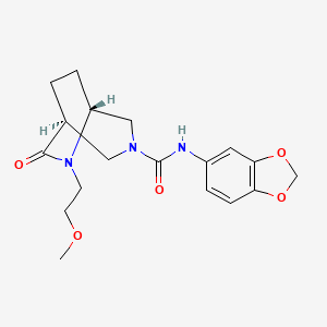 molecular formula C18H23N3O5 B5515628 (1S*,5R*)-N-1,3-benzodioxol-5-yl-6-(2-methoxyethyl)-7-oxo-3,6-diazabicyclo[3.2.2]nonane-3-carboxamide 