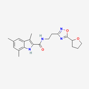 molecular formula C20H24N4O3 B5517322 3,5,7-三甲基-N-{2-[5-(四氢-2-呋喃基)-1,2,4-恶二唑-3-基]乙基}-1H-吲哚-2-甲酰胺 