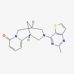 molecular formula C18H18N4OS B5517346 (1R,9S)-11-(2-甲基噻吩并[3,2-d]嘧啶-4-基)-7,11-二氮杂三环[7.3.1.0~2,7~]十三-2,4-二烯-6-酮 