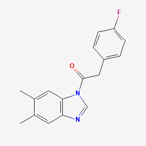 molecular formula C17H15FN2O B5518366 1-[(4-fluorophenyl)acetyl]-5,6-dimethyl-1H-benzimidazole 