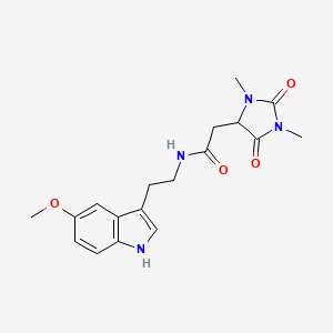 molecular formula C18H22N4O4 B5518993 2-(1,3-二甲基-2,5-二氧代-4-咪唑烷基)-N-[2-(5-甲氧基-1H-吲哚-3-基)乙基]乙酰胺 