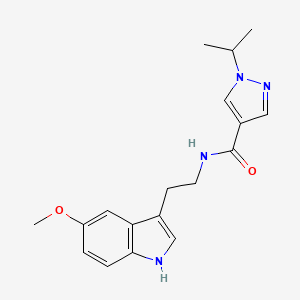 molecular formula C18H22N4O2 B5519635 1-isopropyl-N-[2-(5-methoxy-1H-indol-3-yl)ethyl]-1H-pyrazole-4-carboxamide 