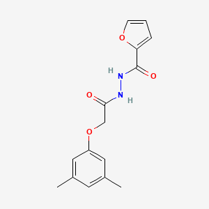 molecular formula C15H16N2O4 B5519980 N'-[2-(3,5-二甲基苯氧基)乙酰]-2-呋喃酰肼 