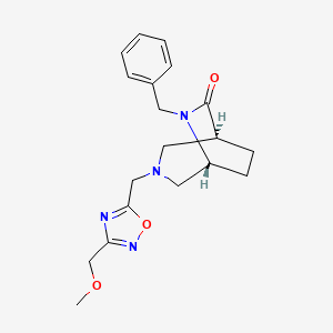 molecular formula C19H24N4O3 B5520373 (1S*,5R*)-6-benzyl-3-{[3-(methoxymethyl)-1,2,4-oxadiazol-5-yl]methyl}-3,6-diazabicyclo[3.2.2]nonan-7-one 