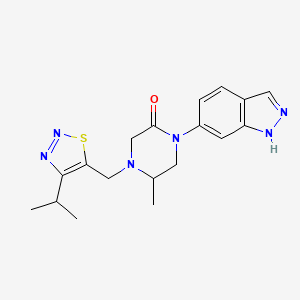 molecular formula C18H22N6OS B5520460 1-(1H-吲唑-6-基)-4-[(4-异丙基-1,2,3-噻二唑-5-基)甲基]-5-甲基-2-哌嗪酮 