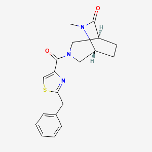 molecular formula C19H21N3O2S B5520674 (1S*,5R*)-3-[(2-苄基-1,3-噻唑-4-基)羰基]-6-甲基-3,6-二氮杂双环[3.2.2]壬烷-7-酮 