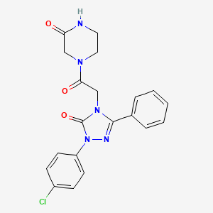 molecular formula C20H18ClN5O3 B5520831 4-{[1-(4-chlorophenyl)-5-oxo-3-phenyl-1,5-dihydro-4H-1,2,4-triazol-4-yl]acetyl}-2-piperazinone 