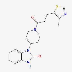 molecular formula C19H22N4O2S B5522913 1-{1-[3-(4-methyl-1,3-thiazol-5-yl)propanoyl]-4-piperidinyl}-1,3-dihydro-2H-benzimidazol-2-one 