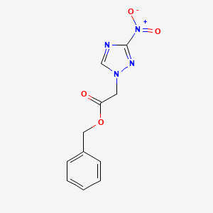 molecular formula C11H10N4O4 B5523358 benzyl (3-nitro-1H-1,2,4-triazol-1-yl)acetate 