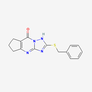 molecular formula C15H14N4OS B5523729 2-(benzylthio)-4,5,6,7-tetrahydro-8H-cyclopenta[d][1,2,4]triazolo[1,5-a]pyrimidin-8-one 