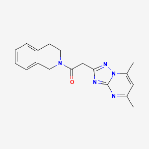 molecular formula C18H19N5O B5523915 2-[(5,7-dimethyl[1,2,4]triazolo[1,5-a]pyrimidin-2-yl)acetyl]-1,2,3,4-tetrahydroisoquinoline 