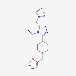 molecular formula C18H24N6O B5526039 4-[4-ethyl-5-(1H-pyrazol-1-ylmethyl)-4H-1,2,4-triazol-3-yl]-1-(2-furylmethyl)piperidine 