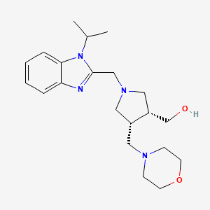 molecular formula C21H32N4O2 B5526072 [(3R*,4S*)-1-[(1-isopropyl-1H-benzimidazol-2-yl)methyl]-4-(morpholin-4-ylmethyl)pyrrolidin-3-yl]methanol 