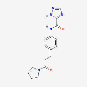 molecular formula C16H19N5O2 B5526236 N-{4-[3-oxo-3-(1-pyrrolidinyl)propyl]phenyl}-1H-1,2,4-三唑-5-甲酰胺 