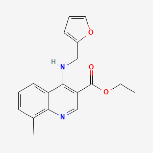 molecular formula C18H18N2O3 B5526655 ethyl 4-[(2-furylmethyl)amino]-8-methyl-3-quinolinecarboxylate 