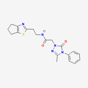 molecular formula C19H21N5O2S B5526821 N-[2-(5,6-dihydro-4H-cyclopenta[d][1,3]thiazol-2-yl)ethyl]-2-(3-methyl-5-oxo-4-phenyl-4,5-dihydro-1H-1,2,4-triazol-1-yl)acetamide 