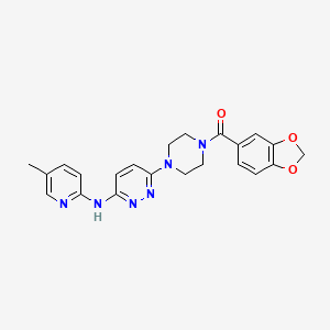 molecular formula C22H22N6O3 B5527914 6-[4-(1,3-benzodioxol-5-ylcarbonyl)-1-piperazinyl]-N-(5-methyl-2-pyridinyl)-3-pyridazinamine 