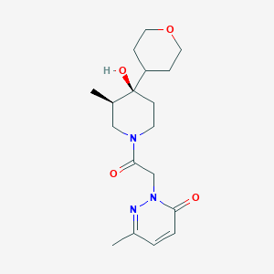 molecular formula C18H27N3O4 B5530585 2-{2-[(3R*,4R*)-4-hydroxy-3-methyl-4-(tetrahydro-2H-pyran-4-yl)-1-piperidinyl]-2-oxoethyl}-6-methyl-3(2H)-pyridazinone 