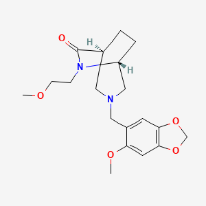 molecular formula C19H26N2O5 B5530782 (1S*,5R*)-3-[(6-methoxy-1,3-benzodioxol-5-yl)methyl]-6-(2-methoxyethyl)-3,6-diazabicyclo[3.2.2]nonan-7-one 