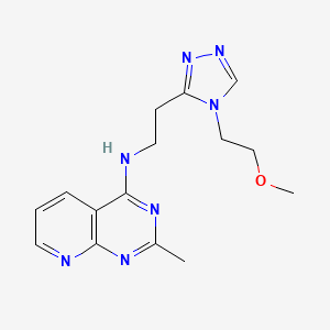 molecular formula C15H19N7O B5531507 N-{2-[4-(2-methoxyethyl)-4H-1,2,4-triazol-3-yl]ethyl}-2-methylpyrido[2,3-d]pyrimidin-4-amine 