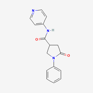molecular formula C16H15N3O2 B5531567 5-oxo-1-phenyl-N-4-pyridinyl-3-pyrrolidinecarboxamide 