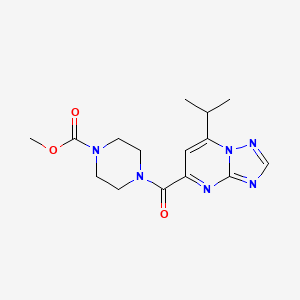 molecular formula C15H20N6O3 B5531786 methyl 4-[(7-isopropyl[1,2,4]triazolo[1,5-a]pyrimidin-5-yl)carbonyl]-1-piperazinecarboxylate 