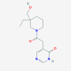 molecular formula C14H21N3O3 B5532417 5-{2-[3-ethyl-3-(hydroxymethyl)-1-piperidinyl]-2-oxoethyl}-4(3H)-pyrimidinone 