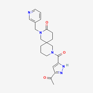 molecular formula C21H25N5O3 B5533188 8-[(3-acetyl-1H-pyrazol-5-yl)carbonyl]-2-(3-pyridinylmethyl)-2,8-diazaspiro[5.5]undecan-3-one 