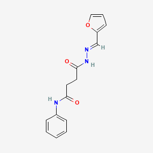 molecular formula C15H15N3O3 B5535378 4-[2-(2-furylmethylene)hydrazino]-4-oxo-N-phenylbutanamide 