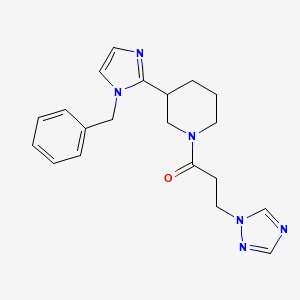 molecular formula C20H24N6O B5536151 3-(1-benzyl-1H-imidazol-2-yl)-1-[3-(1H-1,2,4-triazol-1-yl)propanoyl]piperidine 