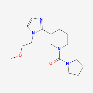 molecular formula C16H26N4O2 B5536513 3-[1-(2-甲氧基乙基)-1H-咪唑-2-基]-1-(1-吡咯烷基羰基)哌啶 